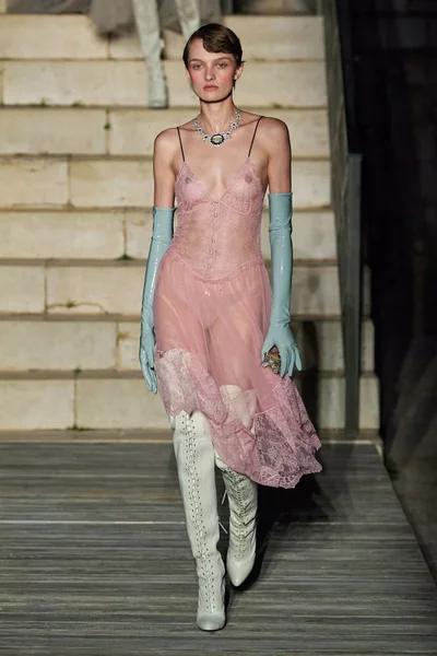 Look 28